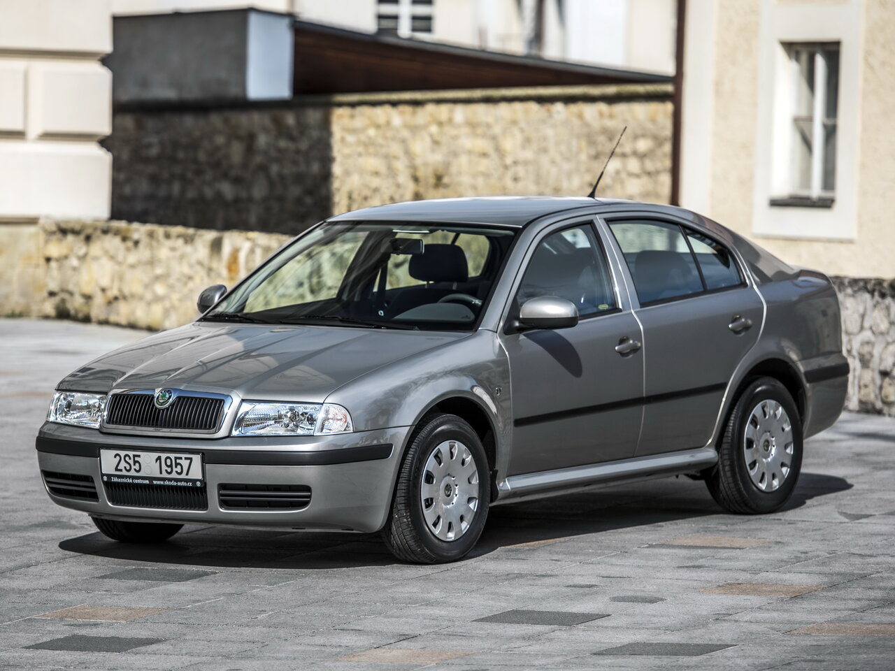 I (A4) Рестайлинг (2000–2011)